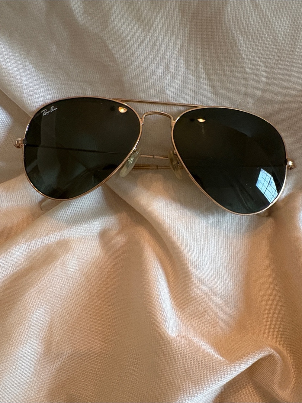 Ray-Ban Men's Gold Frame Aviator Sunglasses with Black Lenses